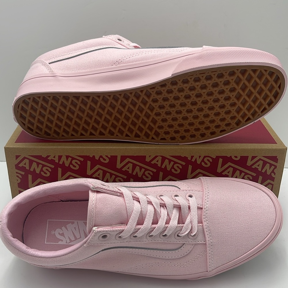 Vans Men's Pink Sneakers Classic Design Old Skool
Pastel Mono Pink
VN000CT8PNK - Picture 3 of 16